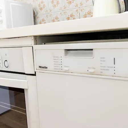 Music-Inspired Stay Near Mezquita Jewish Quarter Appartement