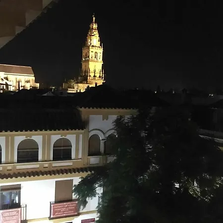 Music-Inspired Stay Near Mezquita Jewish Quarter Apartment