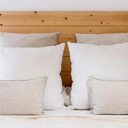 Music-Inspired Stay Near Mezquita Jewish Quarter *