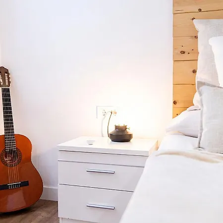 Music-Inspired Stay Near Mezquita Jewish Quarter *