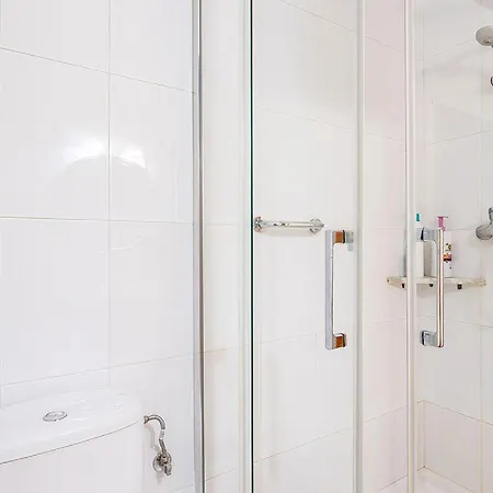 Music-Inspired Stay Near Mezquita Jewish Quarter *