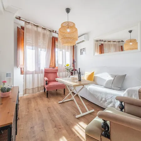 Music-Inspired Stay Near Mezquita Jewish Quarter