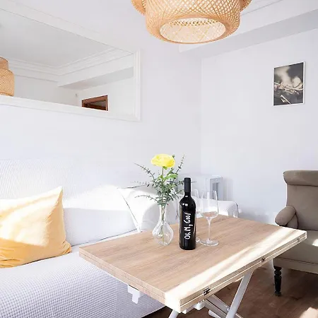 Music-Inspired Stay Near Mezquita Jewish Quarter Apartment