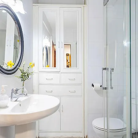 Music-Inspired Stay Near Mezquita Jewish Quarter * Córdoba