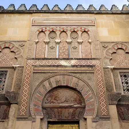 Apartment Music-Inspired Stay Near Mezquita Jewish Quarter *