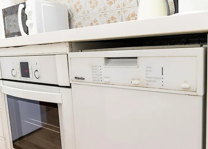 Music-inspired Near Mezquita Jewish Quarter Appartement